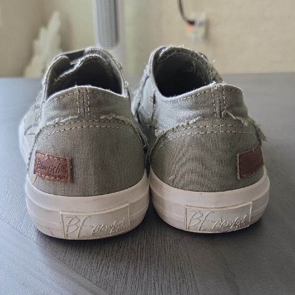 Hunter Green Blowfish Canvas Sneakers - Picture 3 of 5